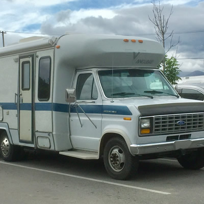 A 1988 Vanguard Class C motorhome in a parking lot. 