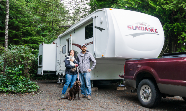 Kate McCallum and Adam Doolittle brought their chocolate lab dog, Bella, and calico cat, Paris Frances, on their trip from the Atlantic to the Pacific.