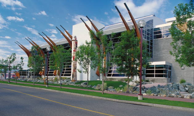 Two Rivers Gallery has the appearance of steep sand banks that climb up to a higher bank.