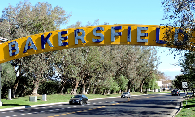 The sign that welcomes people into Bakersfield, California.