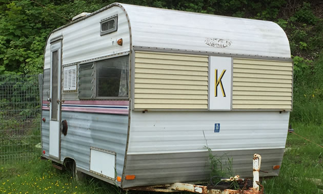 A trailer with a 'K' logo on the front. 