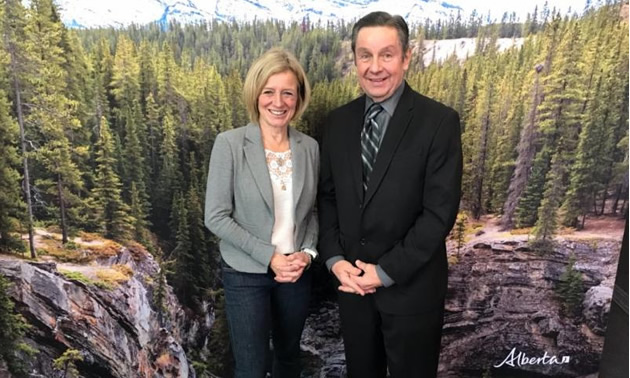 Dan Merkowsky of RVDA of Alberta, Alberta Premier Rachel Notley.