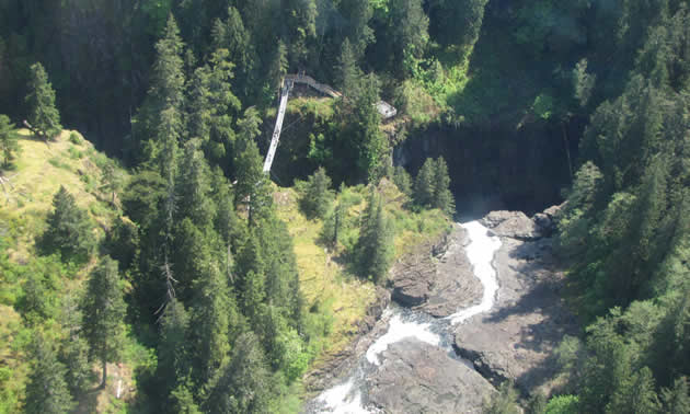 The Elk Falls Suspension Bridge over Elk Falls Canyon offers incredible views of Elk Falls and headwaters of the world famous Campbell River. 