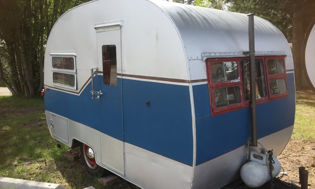 A blue and white Cozy Cruiser trailer. 