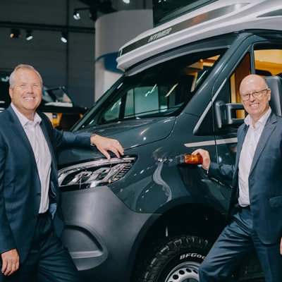 Martin Brandt (l.), CEO Erwin Hymer Group, and Bob Martin, CEO Thor Industries, at the Caravan Salon 2019 in Düsseldorf.