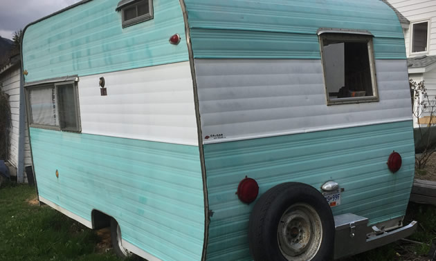 Back view of Esta Villa trailer.