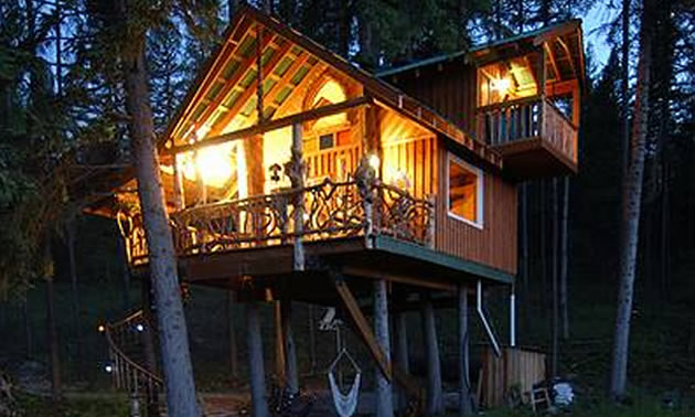 “Outa-the-Woods” is a totally unique eco-friendly vacation retreat in the East Kootenays. 