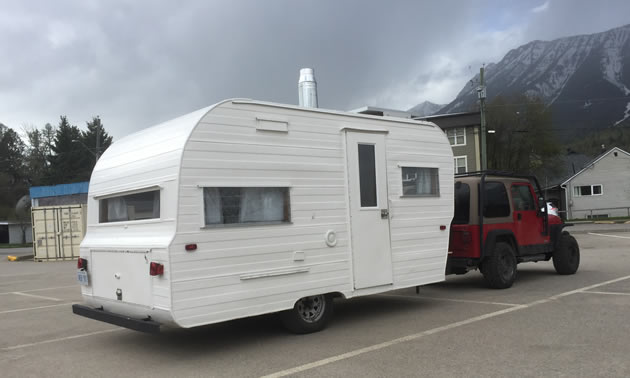 A white trailer.