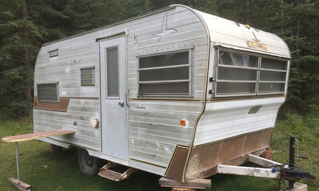 A worse-for-wear Golden Falcon travel trailer.