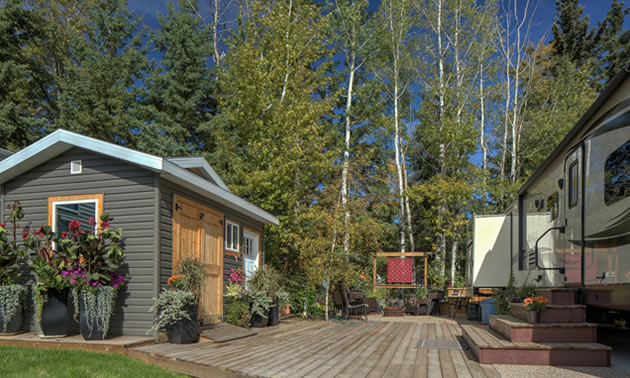Golf and RV living are a great combination at a permanent RV lot, such as this one at Pineridge Golf Resort near Wabamun Lake, Alberta.