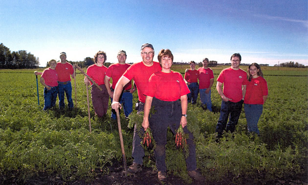 Innisfail Growers from L to R: Elna & Doug Edgar, Leona & Blaine Staples, Rod & Shelley Bradshaw, Corry & John Buyks, Jose & Carmen Fuentes.
