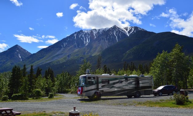 RVing at Kluane Lake, yukon