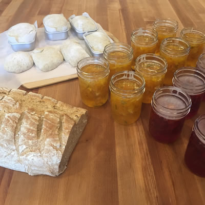 Baby rye loaves for the kids, finished rye sourdough and fresh marmalade are the treats for the day. 
