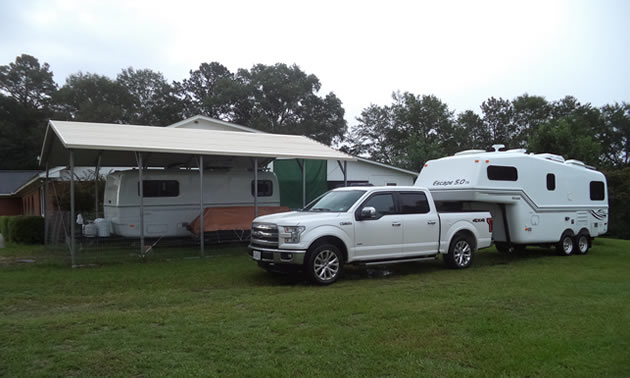 Reace’s road rig is parked adjacent to the customer’s carport and 21-foot Escape Trailer. 