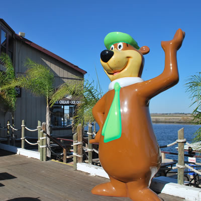 Giant Yogi Bear statue. 