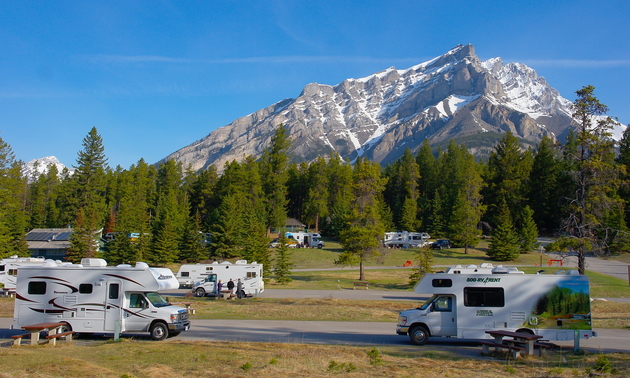 Rvs in front of the mountains