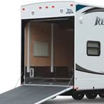 2011 Recon ZX is a 42-foot trailer