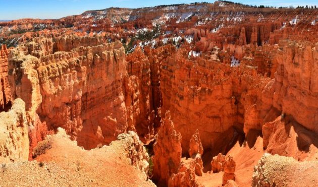 Take in the stunning view at Bryce National Park.