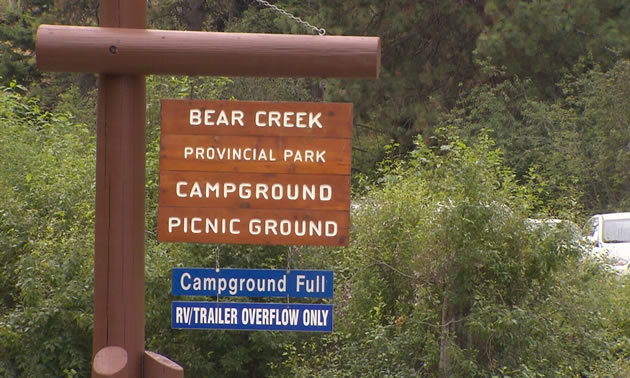 Picture of campground sign that says they are full.