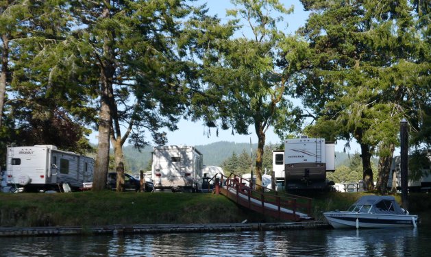 Camping at Chinook Bend RV resort