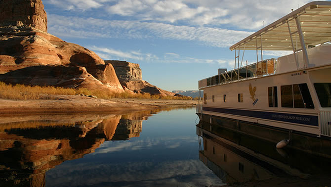 Picture of houseboat on lake. 