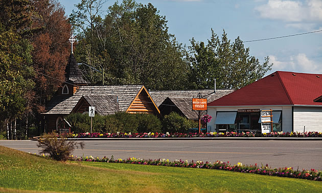 exterior of the Hudson's Hope Museum