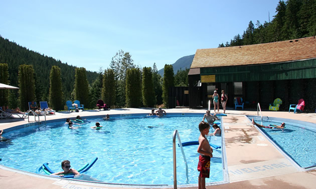Nakusp Hot Springs has the cleanest, clearest soaking mineral pools, with 200,000 litres of fresh, filtered water entering each pool every day. 