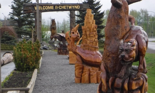 chainsaw carvings at Chetwynd
