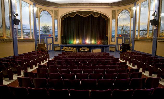 The Patricia Theatre in Powell River has a long and storied cinematic history. It is also a beautiful bit of architechure, inside and out.
