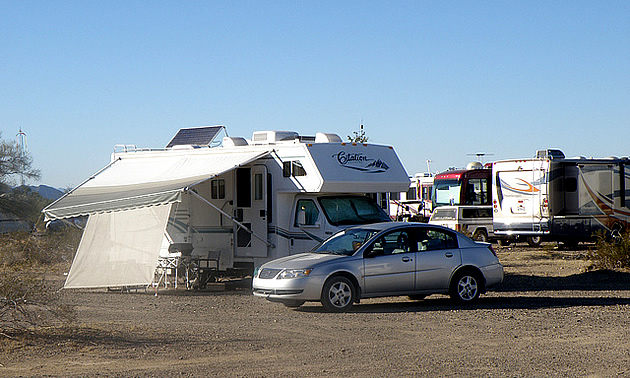 rv hooked up to solar panels