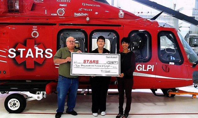 Nafisa Taimuri (right), of the STARS Foundation accepts a cheque for $2148 from Duane and Lynda Pilson hosts of the RVwest Rally.  