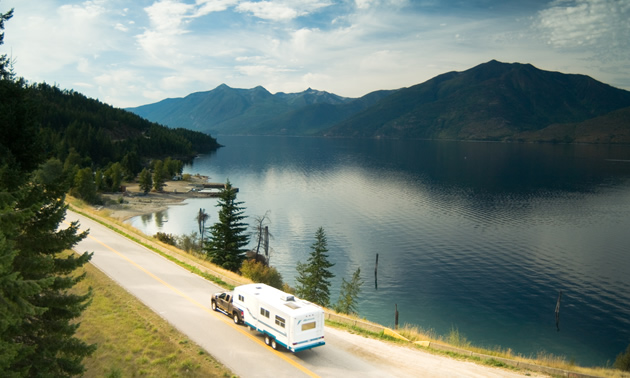 Picture of RV travelling along lakeshore road. 